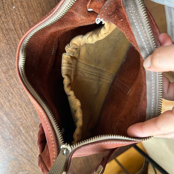 Vintage 70’s Carried Away Caramel Brown Leather hand shoulder bag - Picture 13 of 16